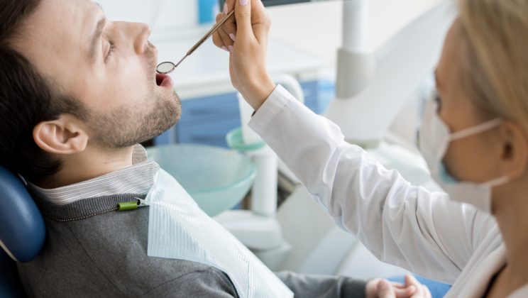 Sfaturi pentru un implant dentar de succes