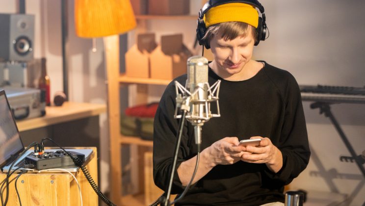 Cele mai bune aplicații pentru a crea și edita podcasturi