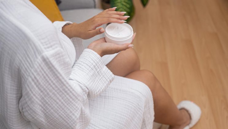 Cum crema de gălbenele calmează și regenerează pielea iritată