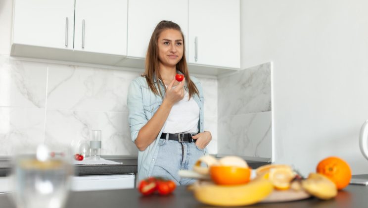 Cum să îți îmbunătățești alimentația fără a petrece ore în bucătărie