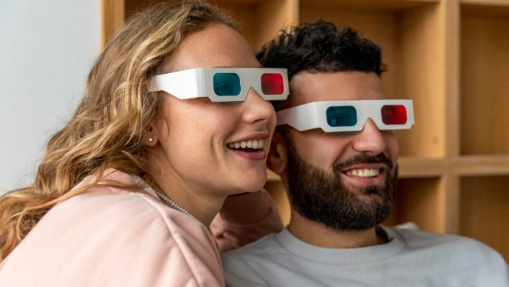 Top 10 filme care explorează relațiile între oameni și tehnologie