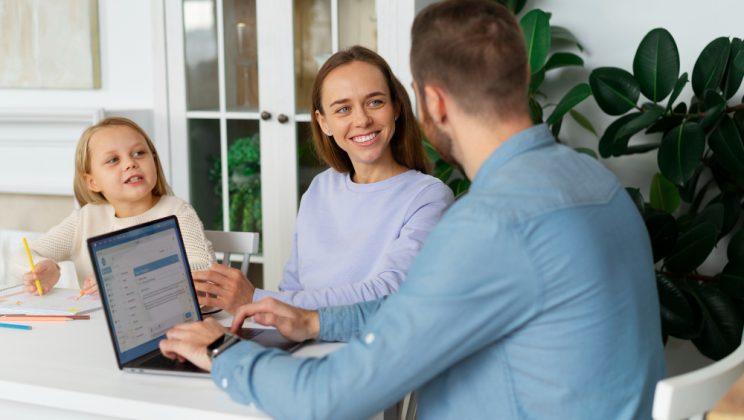 Avantaje oferite de programarea vizitelor de familie în avans