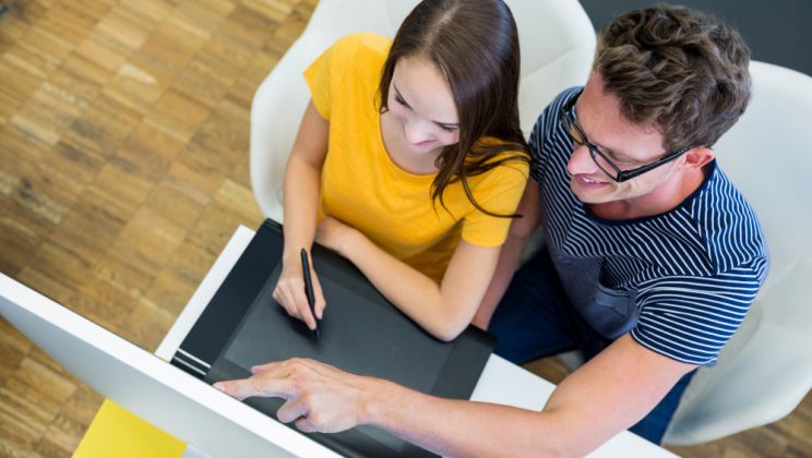 Cum te ferești de concluzii pripite într-un flux continuu de noutăți tech